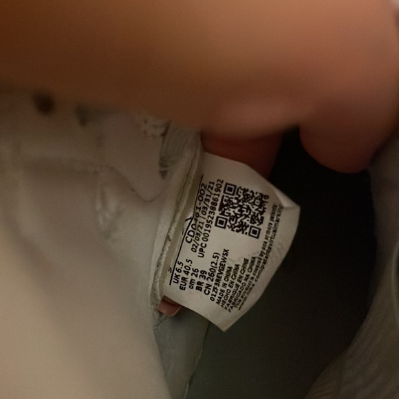 Nike Air Jordan 1 High OG Women’s - Picture 6 of 8